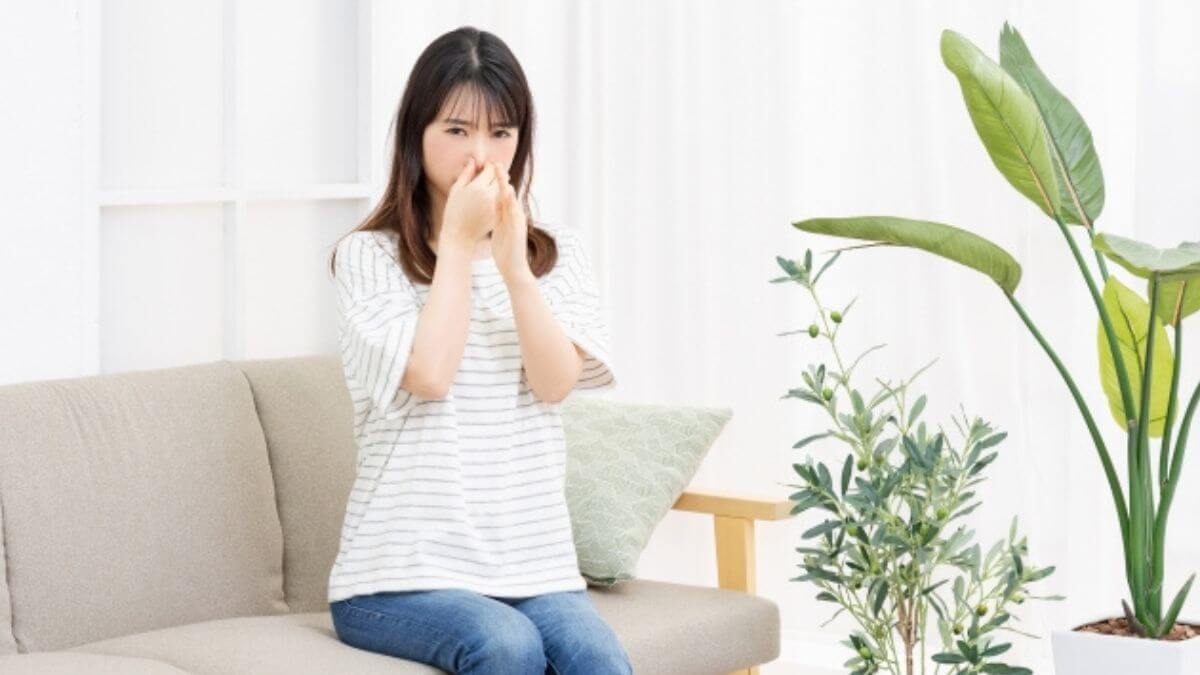換気扇からの焦げ臭いにおいについて書いた記事のアイキャッチ画像