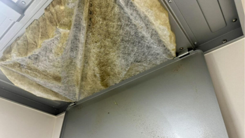 内部が汚れた換気扇