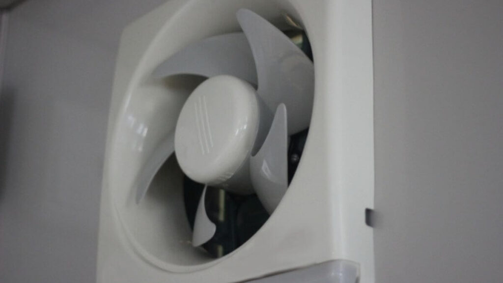 部屋に設置された換気扇
